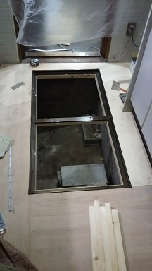 キッチンの床のリフォーム、施工中